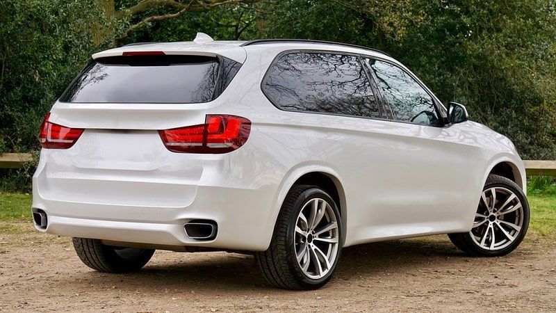 Montering af billige fælge med dæk til bilen her